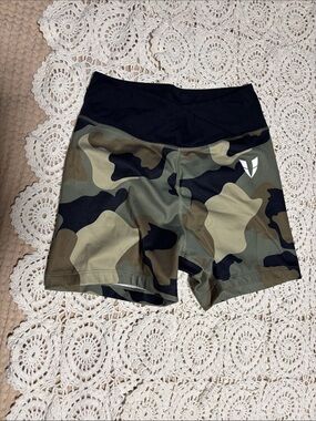 Camo V-Waist Athletic Shorts - Women